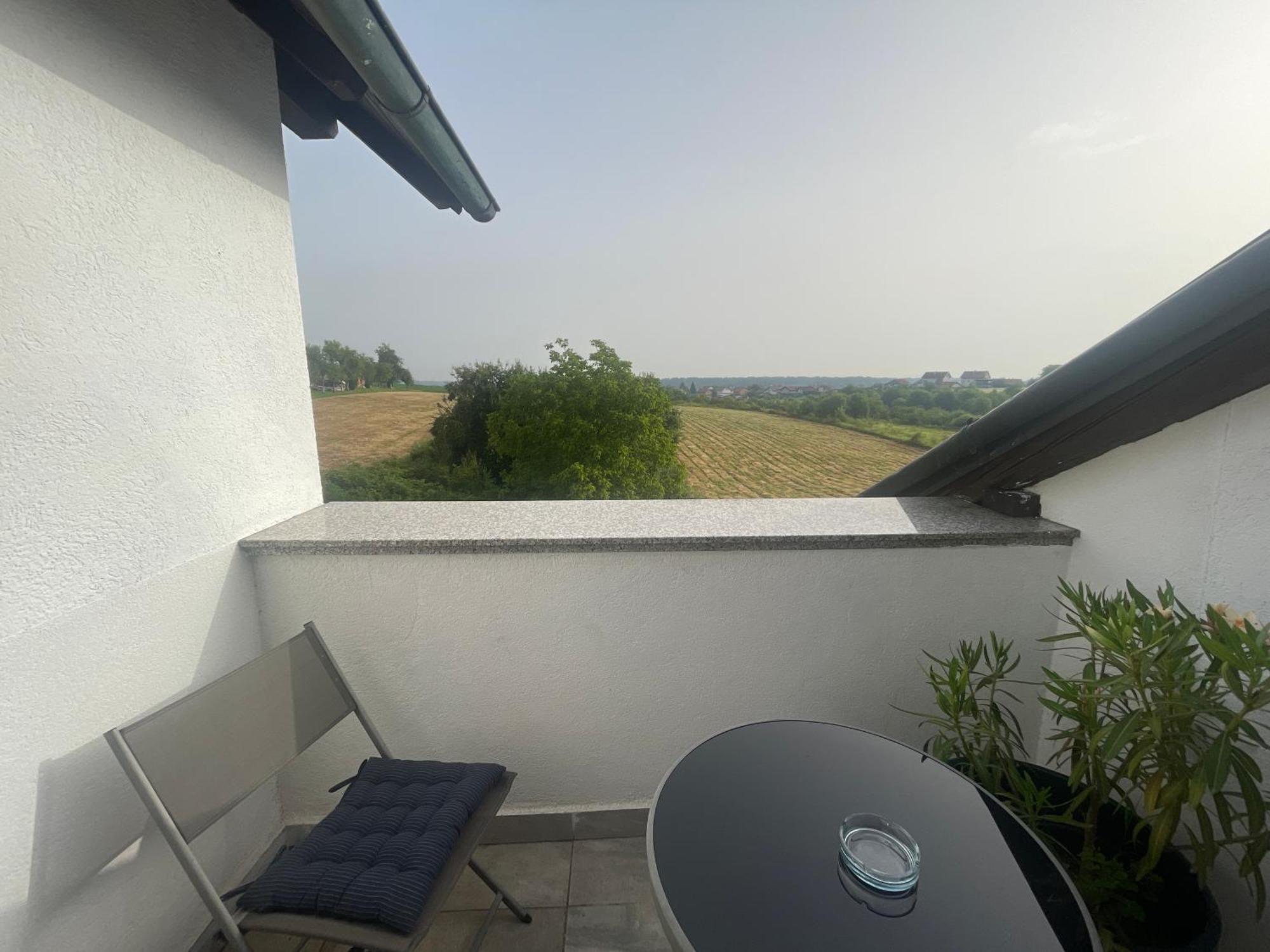 Vila Milka - Balkon - Besplatan Parking - Samostalna Prijava Karlovac Exterior photo